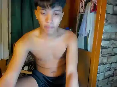 chris hot asian loverboy online show from July 13, 2026, 4:32 pm