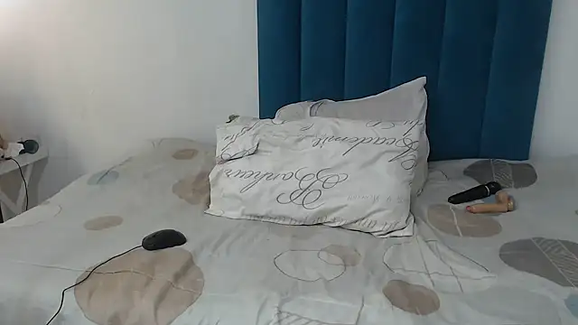 Snapshot of Bella_2025 chatting on September 21, 2025, 2:13 am Bella 2025 online show from September 21, 2025, 2:13 am