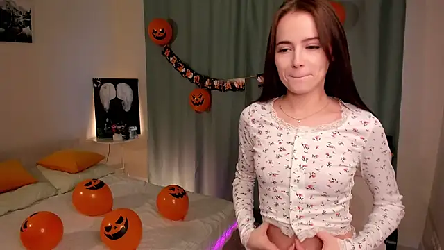 Chloeee4200 online show from October 27, 2025, 12:53 pm