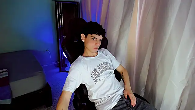 dilan hott  online show from October 1, 2025, 3:07 pm