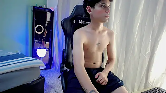 dilan hott  online show from October 14, 2025, 8:31 pm