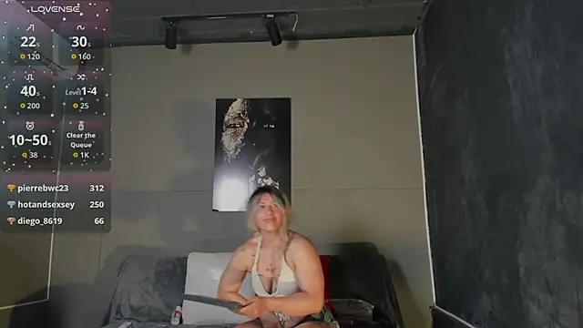 Snapshot of AliceFit_212 chatting on April 29, 2026, 5:30 pm AliceFit 212 online show from April 29, 2026, 5:30 pm