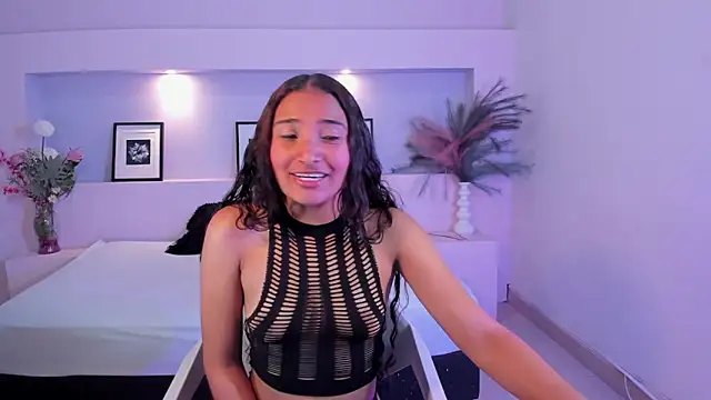 Snapshot of BellaSky4 chatting on October 3, 2025, 12:02 pm BellaSky4 online show from October 3, 2025, 12:02 pm