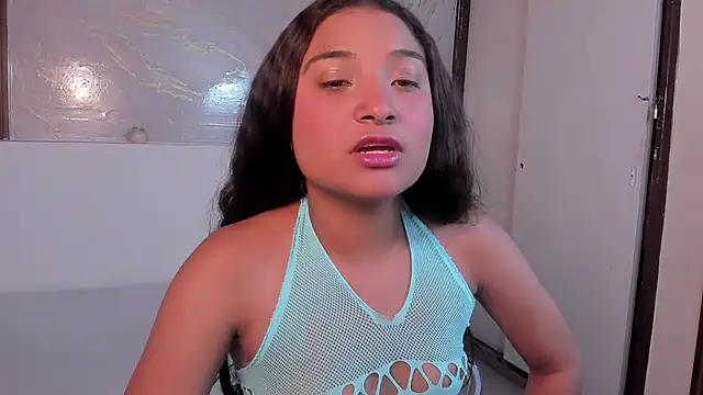 Snapshot of BellaSky4 chatting on October 7, 2025, 12:24 pm BellaSky4 online show from October 7, 2025, 12:24 pm