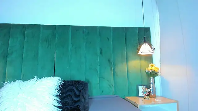 Snapshot of kittyy_milk_001 chatting on October 3, 2025, 8:28 pm kittyy milk 001 online show from October 3, 2025, 8:28 pm