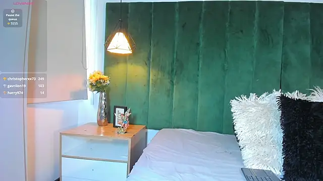 Snapshot of kittyy_milk_001 chatting on October 15, 2025, 9:15 pm kittyy milk 001 online show from October 15, 2025, 9:15 pm