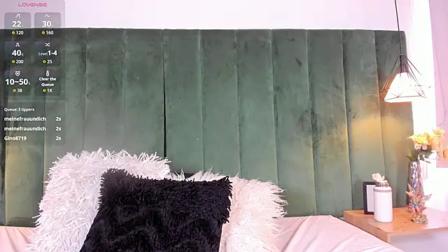 Snapshot of kittyy_milk_001 chatting on October 23, 2025, 8:29 pm kittyy milk 001 online show from October 23, 2025, 8:29 pm