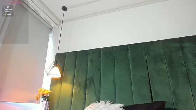 Snapshot of kittyy_milk_001 chatting on October 30, 2025, 8:20 pm kittyy milk 001 online show from October 30, 2025, 8:20 pm