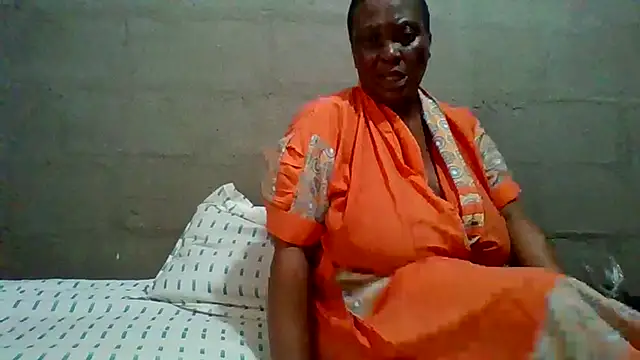 Snapshot of lolla01sweetness chatting on April 18, 2026, 12:42 pm lolla01sweetness online show from April 18, 2026, 12:42 pm