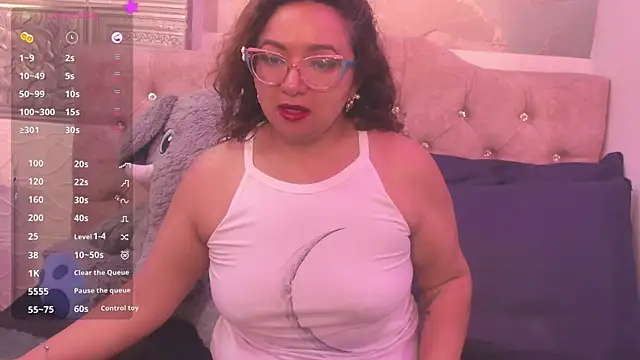 leyla smithh online show from October 24, 2025, 3:14 am