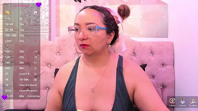 leyla smithh online show from October 30, 2025, 12:06 pm