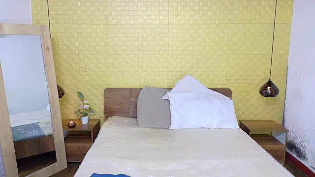 fat naughtyass online show from March 29, 2026, 1:22 pm