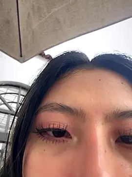 KloePink  online show from November 3, 2025, 11:33 am