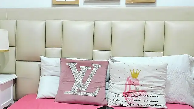 SkinnyGirl 28 online show from November 27, 2025, 7:05 pm