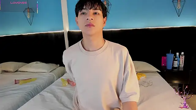 AleAurarashi online show from September 14, 2025, 2:44 am