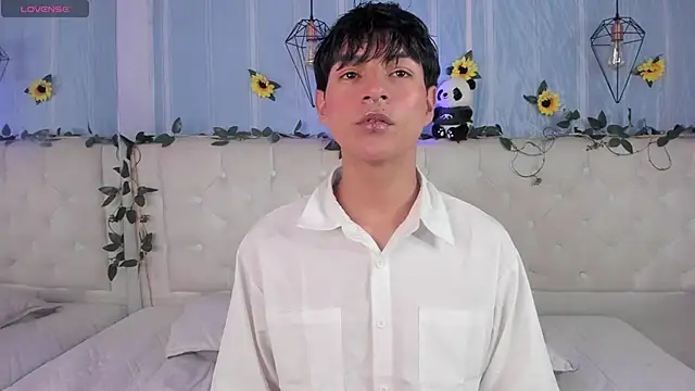 AleAurarashi online show from December 5, 2025, 3:37 am