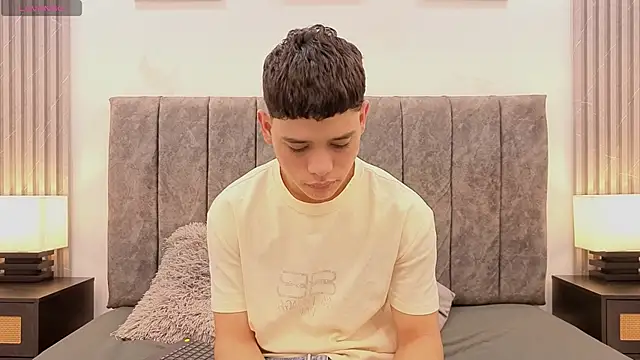 Snapshot of aron_twink66 chatting on September 11, 2025, 1:11 pm aron twink66 online show from September 11, 2025, 1:11 pm