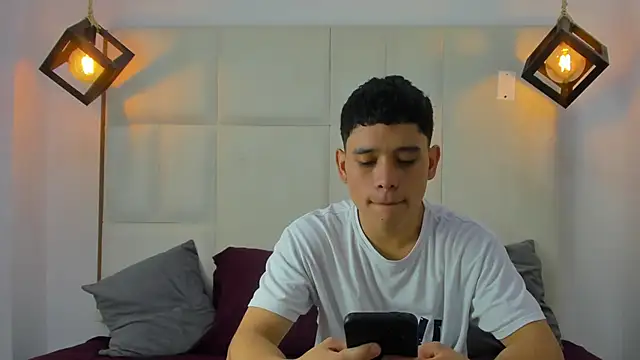 Snapshot of aron_twink66 chatting on September 12, 2025, 1:33 pm aron twink66 online show from September 12, 2025, 1:33 pm