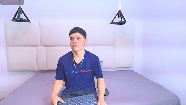 Snapshot of aron_twink66 chatting on September 27, 2025, 2:22 pm aron twink66 online show from September 27, 2025, 2:22 pm