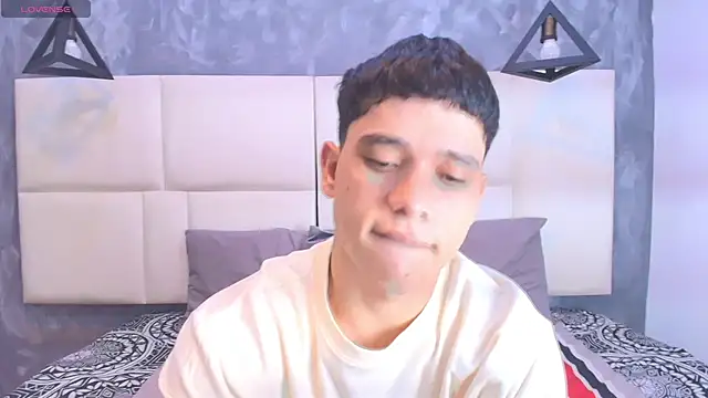 Snapshot of aron_twink66 chatting on October 3, 2025, 2:47 pm aron twink66 online show from October 3, 2025, 2:47 pm