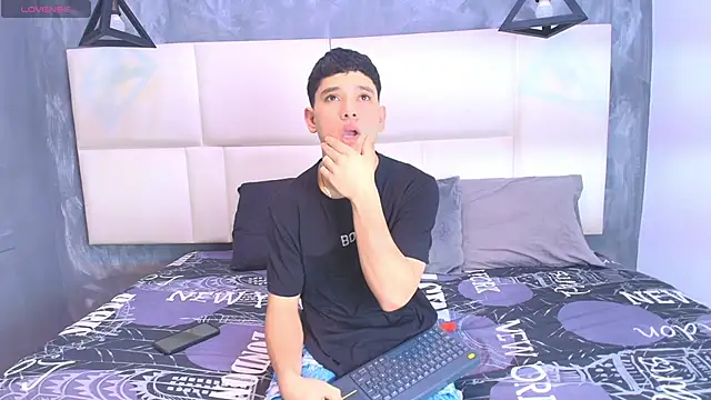 Snapshot of aron_twink66 chatting on October 6, 2025, 3:09 pm aron twink66 online show from October 6, 2025, 3:09 pm