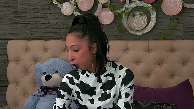 VannyFoxx online show from March 13, 2026, 2:56 pm