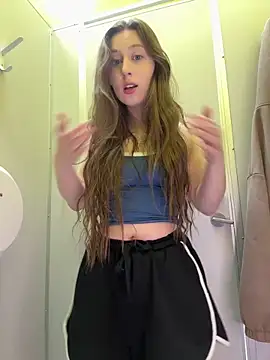 FroggyAnna online show from April 14, 2026, 4:02 pm