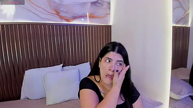 Roxie-NS online show from November 22, 2025, 11:42 am