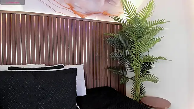 Roxie-NS online show from April 2, 2026, 12:25 pm