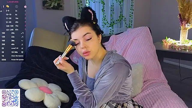 AuroraVice online show from December 4, 2025, 6:34 am