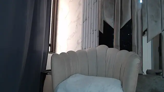 KiraaWild online show from October 9, 2025, 5:33 pm