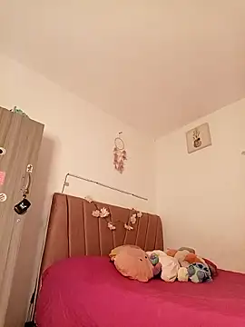 Liahdiaz  online show from March 18, 2026, 4:21 pm