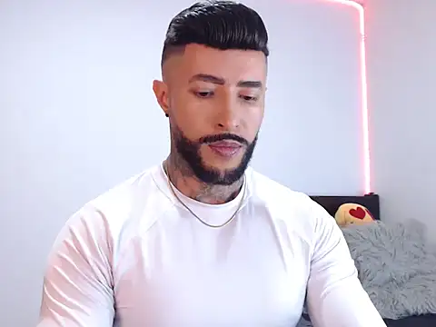 andrea de lucaa online show from September 14, 2025, 12:10 am