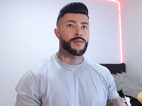 andrea de lucaa online show from September 16, 2025, 1:39 am