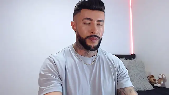 andrea de lucaa online show from September 20, 2025, 3:18 am