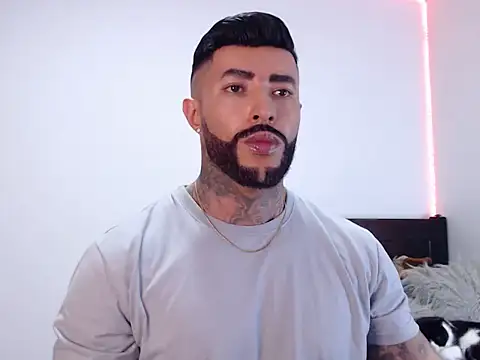 andrea de lucaa online show from October 9, 2025, 3:37 am