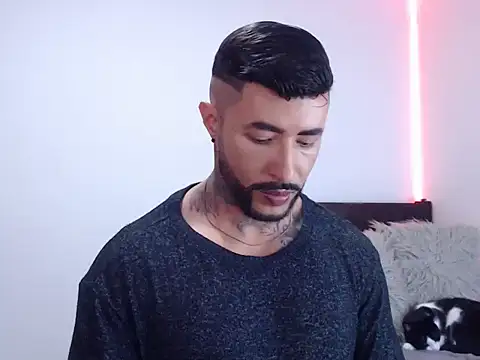 andrea de lucaa online show from November 6, 2025, 2:45 am