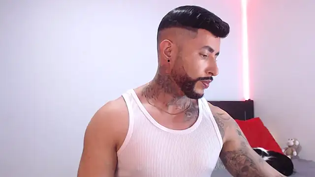 andrea de lucaa online show from November 12, 2025, 4:02 am