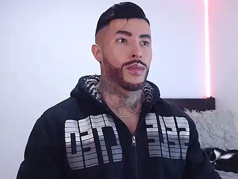 andrea de lucaa online show from November 22, 2025, 4:11 am