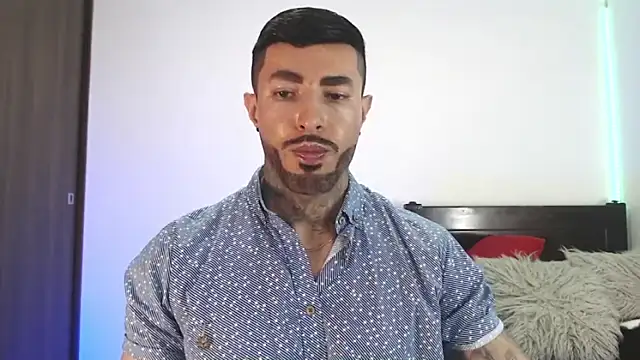 andrea de lucaa online show from April 17, 2026, 4:04 am