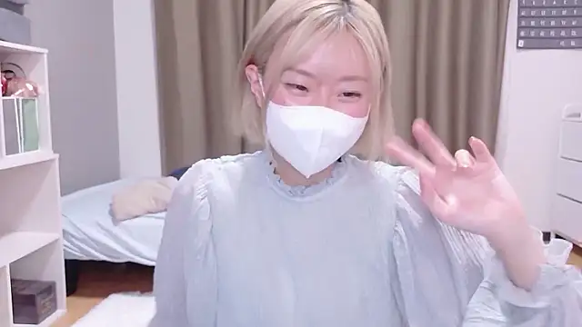 Nana  ch online show from May 18, 2026, 4:13 pm