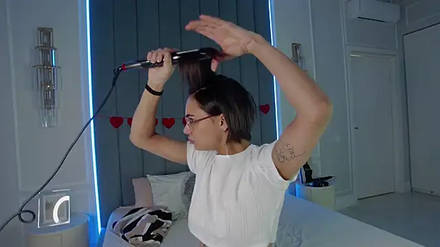 VioletAsh online show from February 26, 2026, 4:55 am