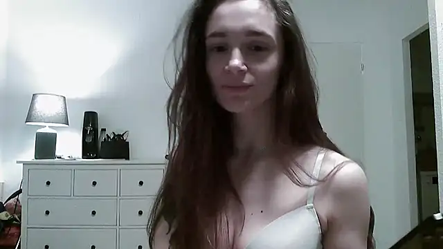   Leyla   online show from November 6, 2025, 5:08 am