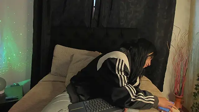 Tiffany Nm online show from November 10, 2025, 1:10 pm