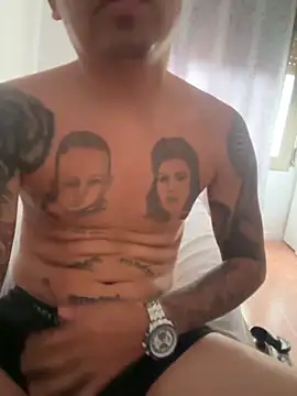 Snapshot of davidxxx099 chatting on October 9, 2025, 11:52 am davidxxx099 online show from October 9, 2025, 11:52 am