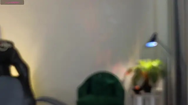 Lucy louras online show from September 26, 2025, 11:58 am