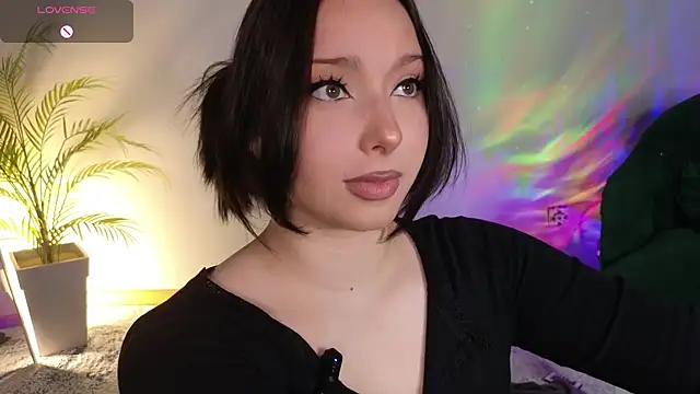 Lucy louras online show from October 12, 2025, 12:15 pm