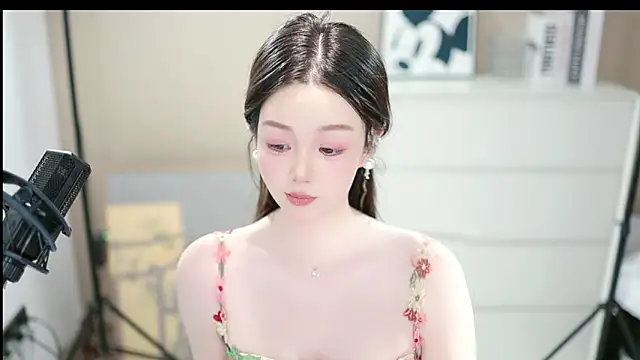 abbyli12 online show from November 12, 2025, 3:23 pm