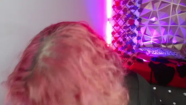 Snapshot of poison_doll2 chatting on November 13, 2025, 5:56 pm poison doll2 online show from November 13, 2025, 5:56 pm