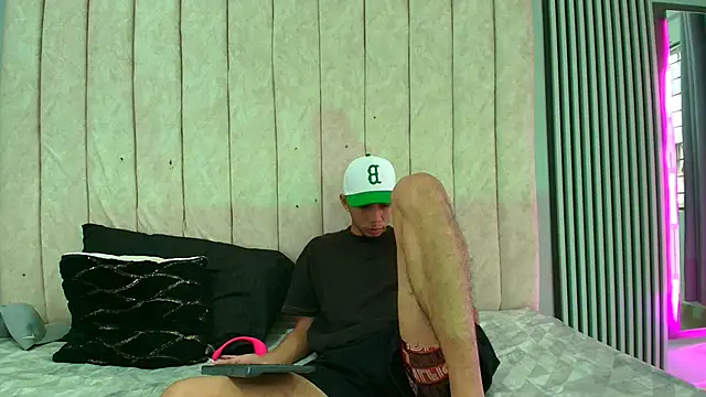 DustinandJordan online show from September 12, 2025, 1:33 pm